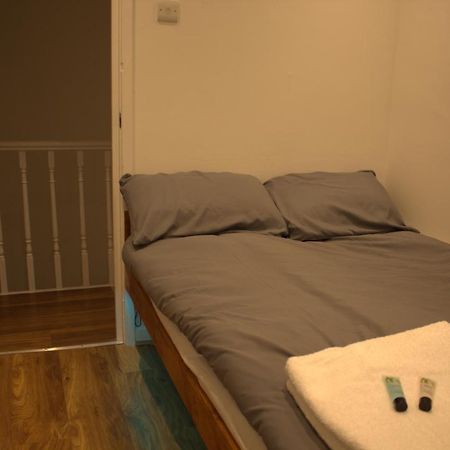 Central Serviced Apartments - Two Bedroom Apartment カーディフ エクステリア 写真