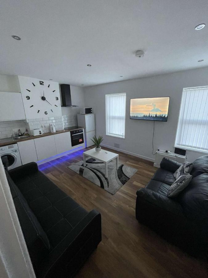 Central Serviced Apartments - Two Bedroom Apartment カーディフ エクステリア 写真