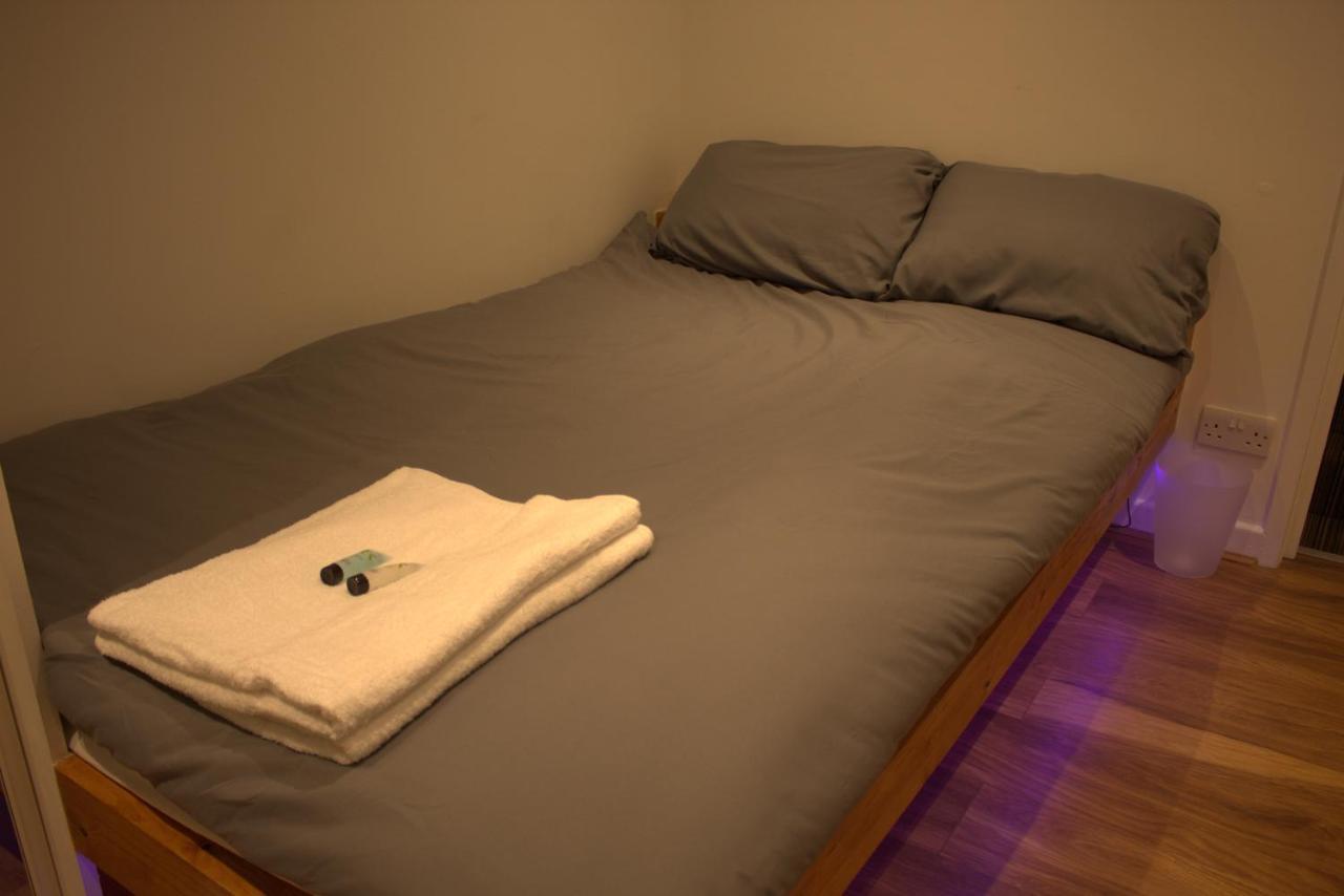 Central Serviced Apartments - Two Bedroom Apartment カーディフ エクステリア 写真