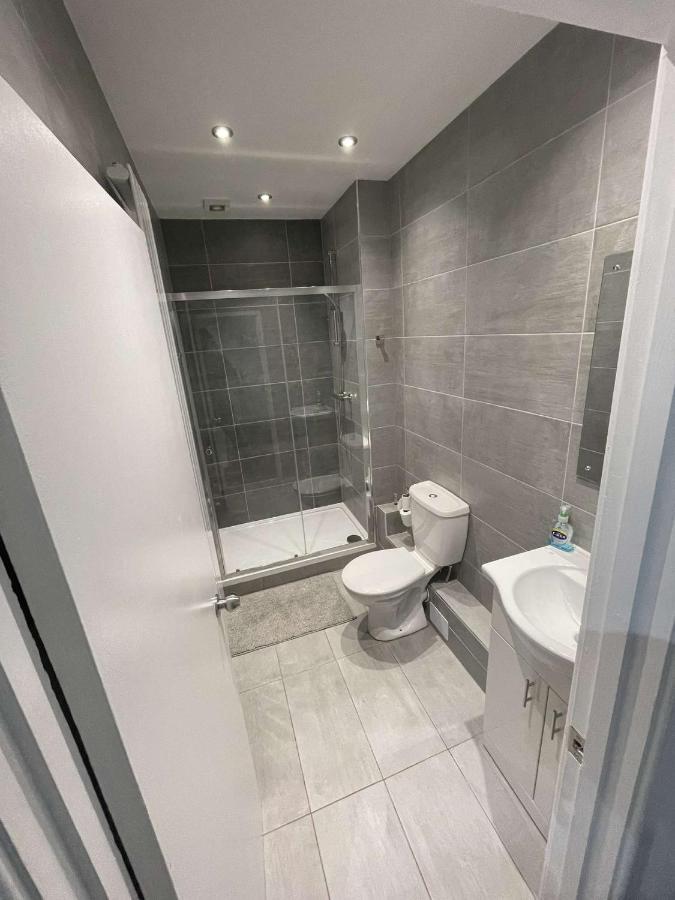 Central Serviced Apartments - Two Bedroom Apartment カーディフ エクステリア 写真