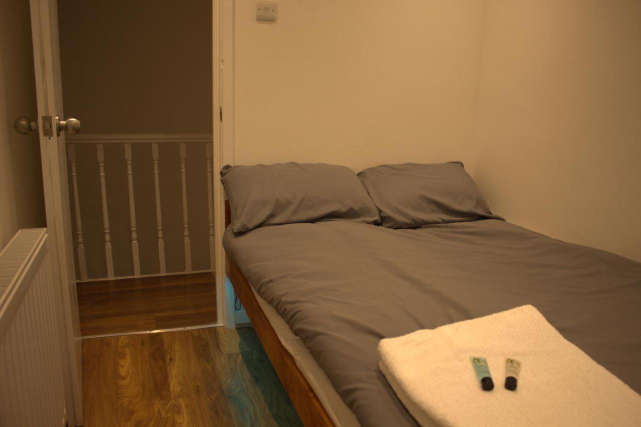 Central Serviced Apartments - Two Bedroom Apartment カーディフ エクステリア 写真