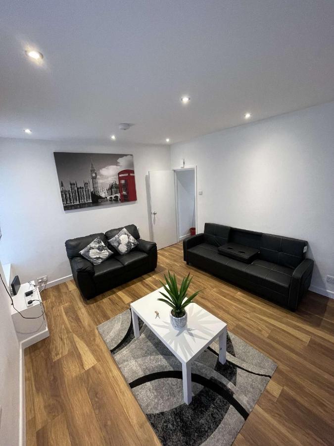 Central Serviced Apartments - Two Bedroom Apartment カーディフ エクステリア 写真